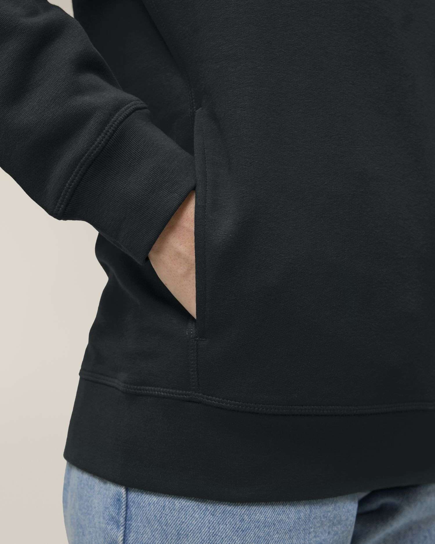 Hoodie Sounder de couleur Black - C002 de la marque Stanley/Stella