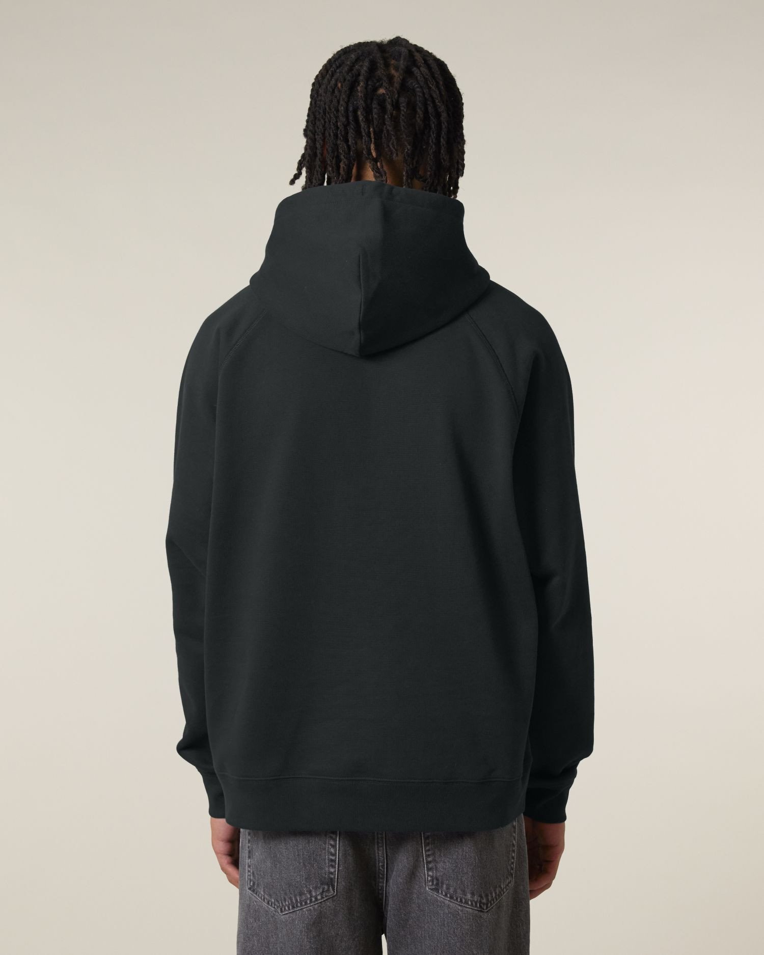 Hoodie Striker de couleur Black - C002 de la marque Stanley/Stella