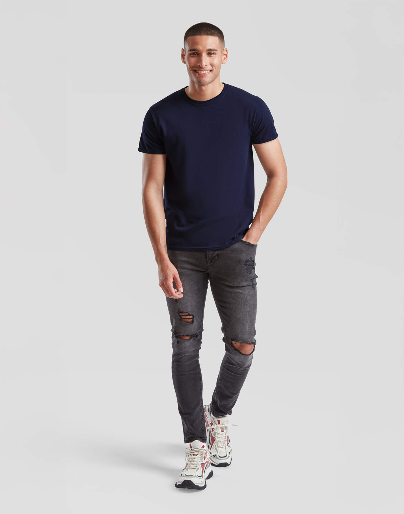 T-shirt Iconic 150 de couleur Navy de la marque Fruit Of The Loom