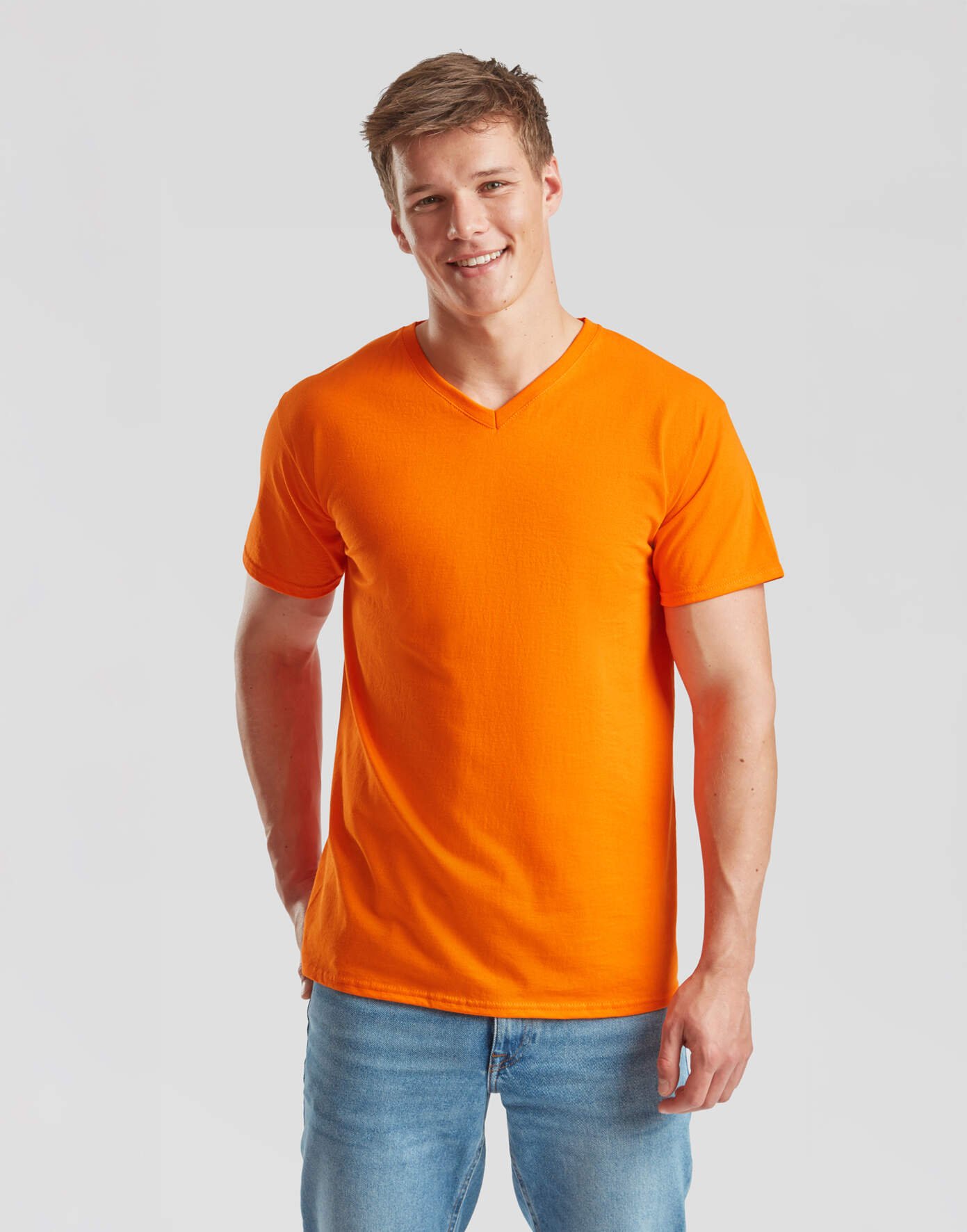 T-shirt Homme avec un Valueweight V-neck Grafitee