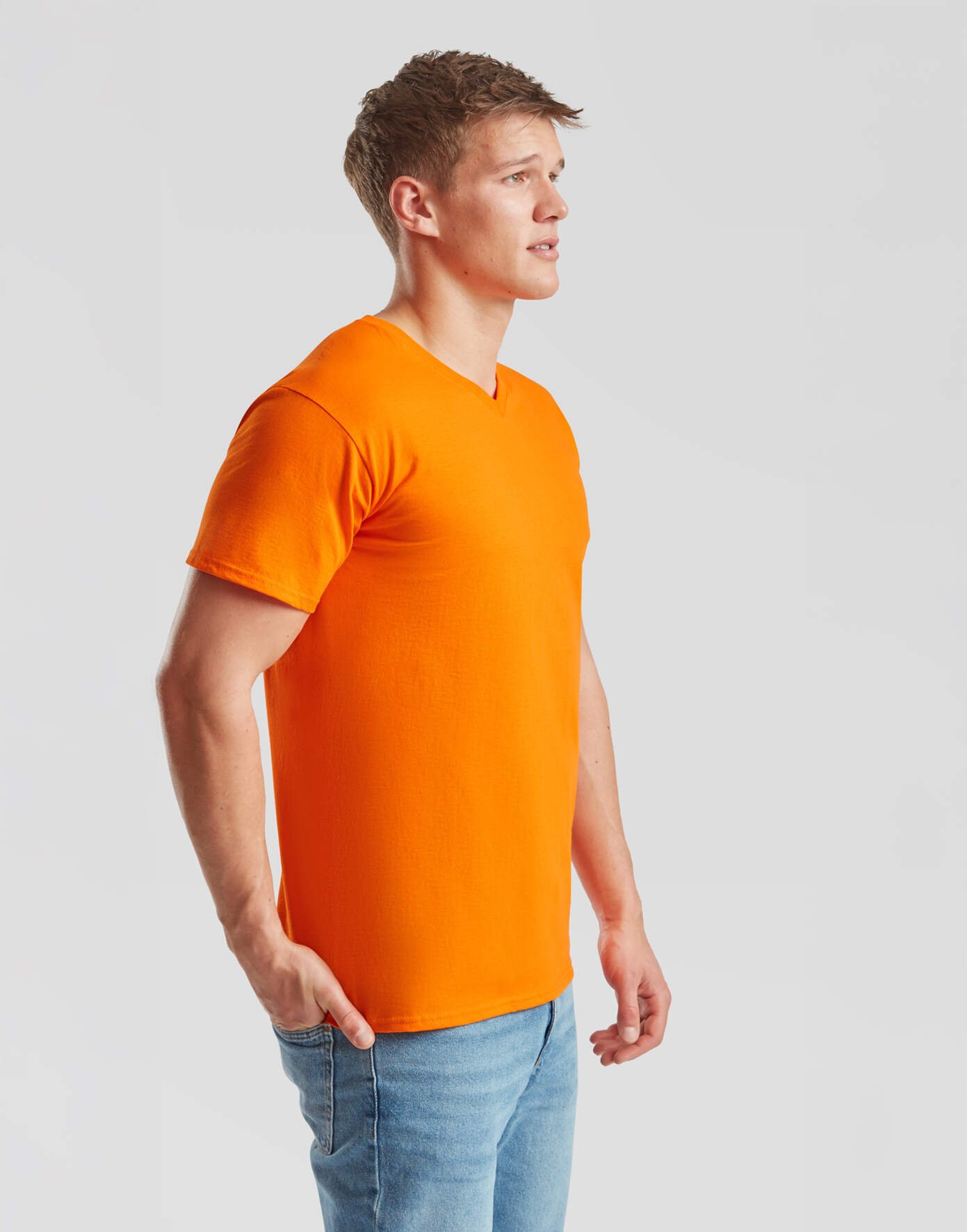 T-shirt Valueweight V-neck de couleur Orange de la marque Fruit Of The Loom