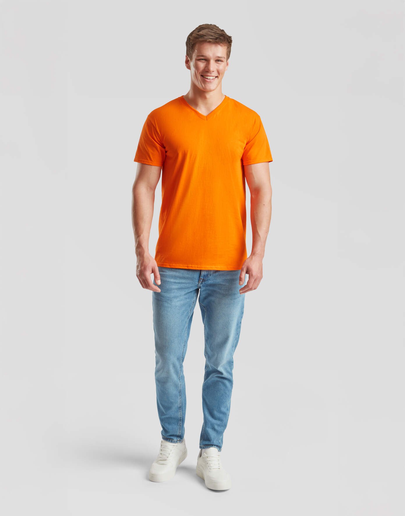 T-shirt Homme avec un Valueweight V-neck Grafitee
