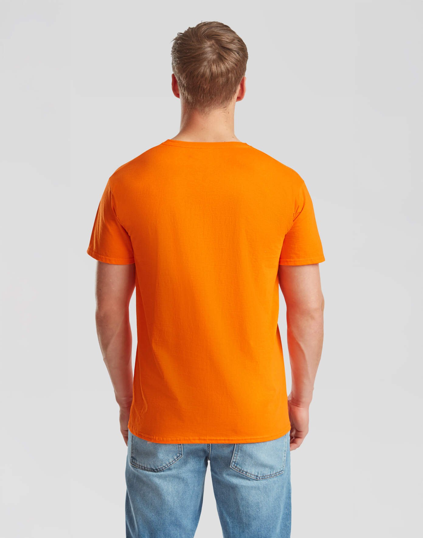T-shirt Valueweight V-neck de couleur Orange de la marque Fruit Of The Loom