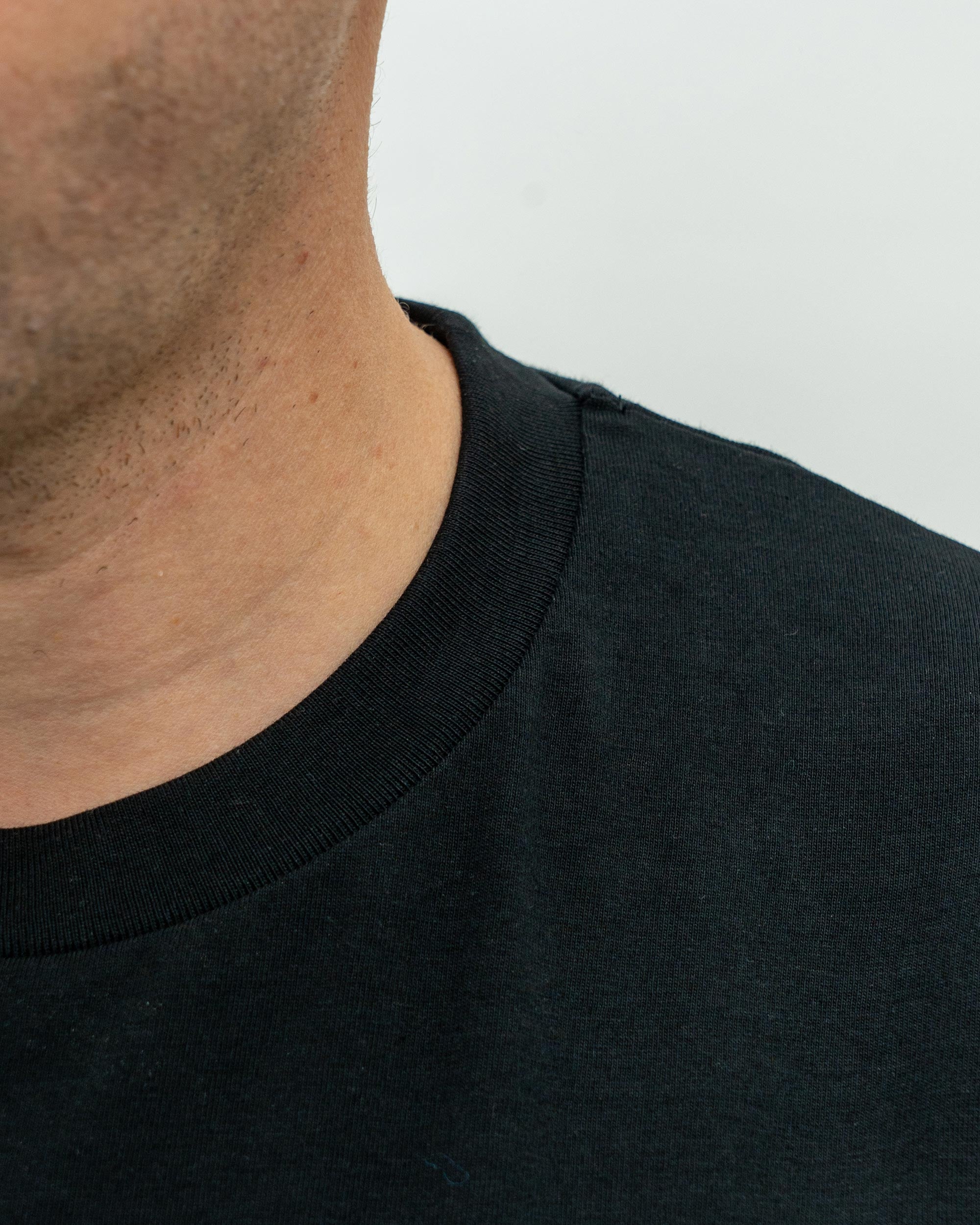 Tee shirt Susuwatari de couleur Noir par EOLI Studio