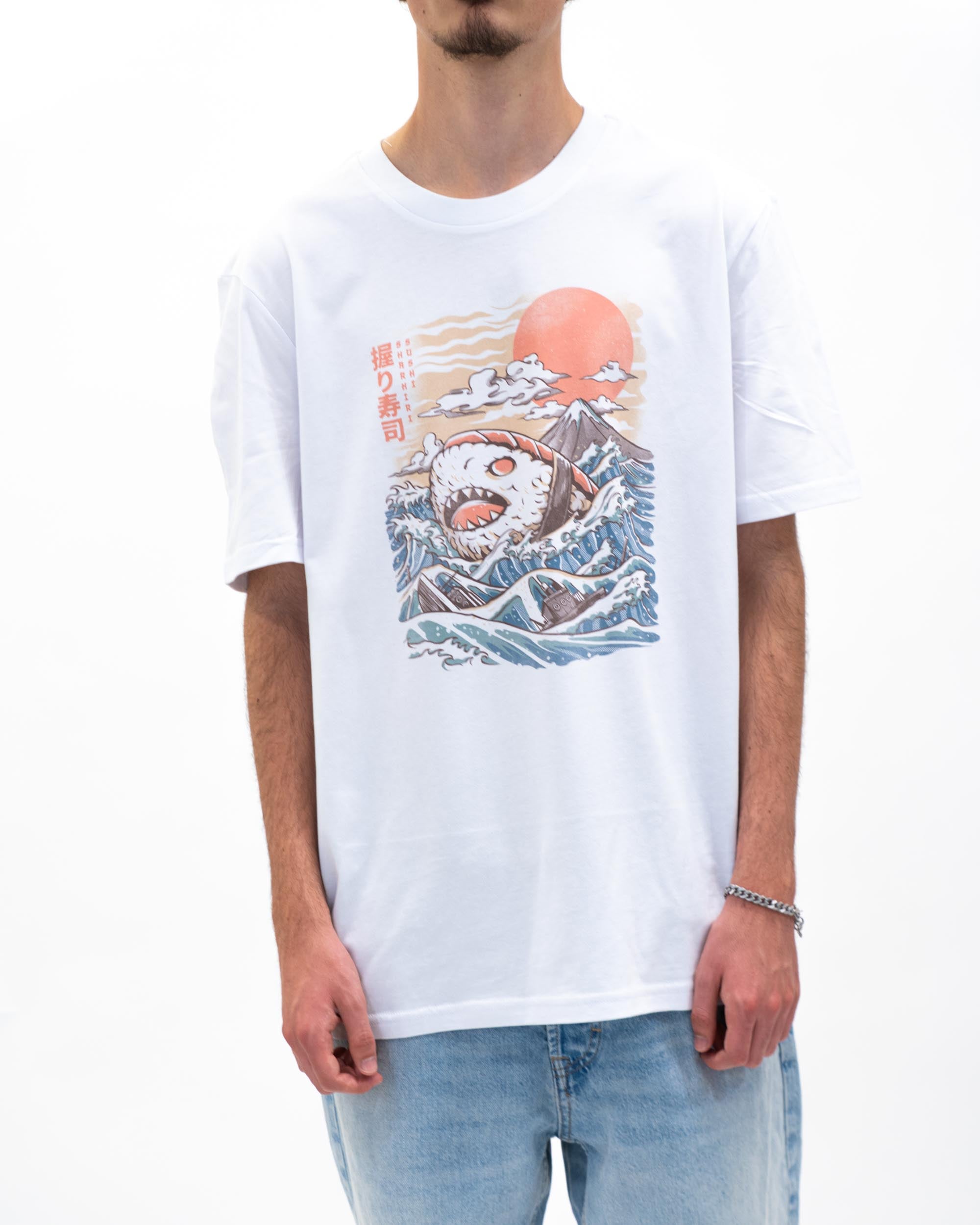 T-shirt Sharkiri Sushi de couleur Blanc par Ilustrata