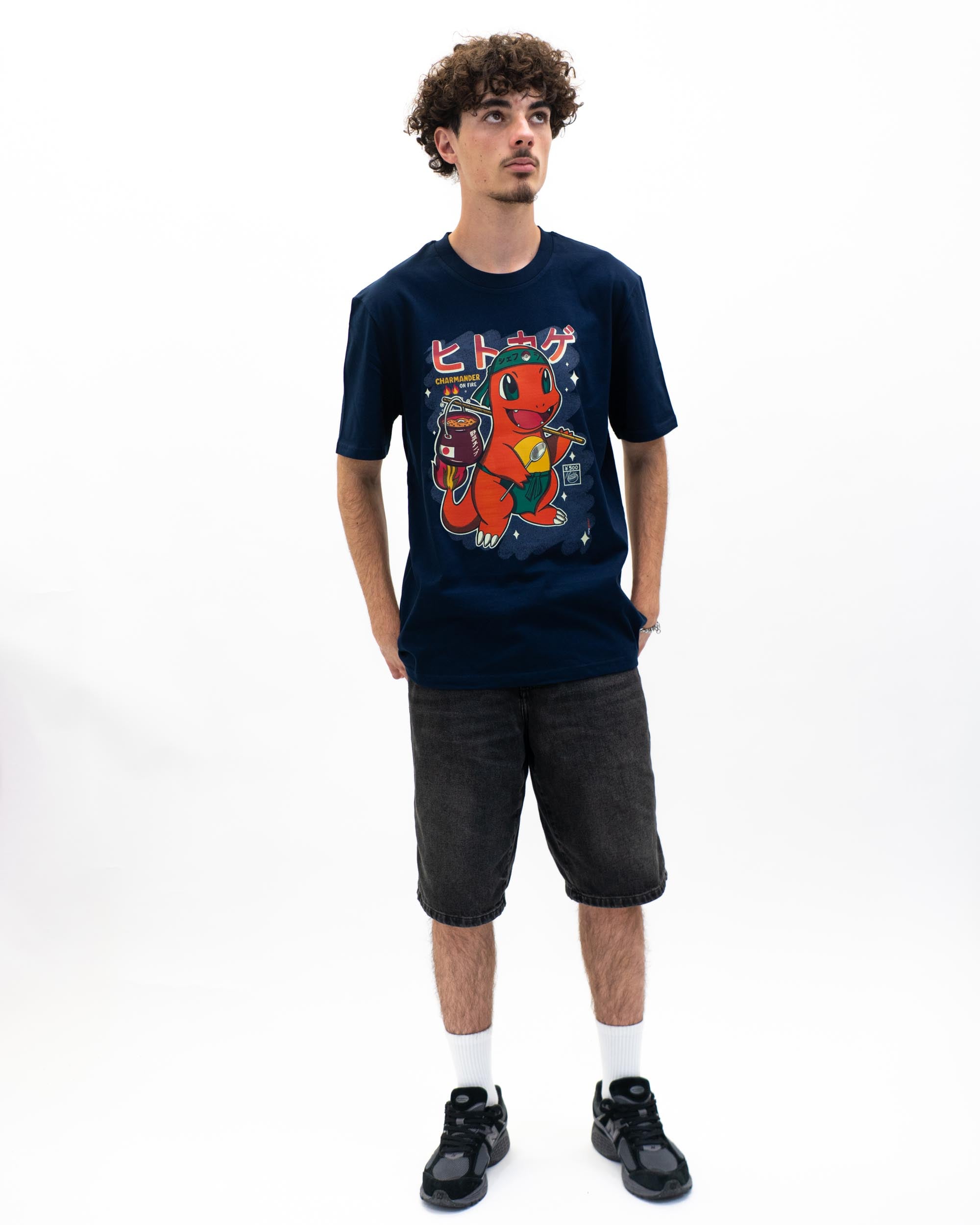 T-shirt Salamèche de couleur Navy par Rafa Gomes