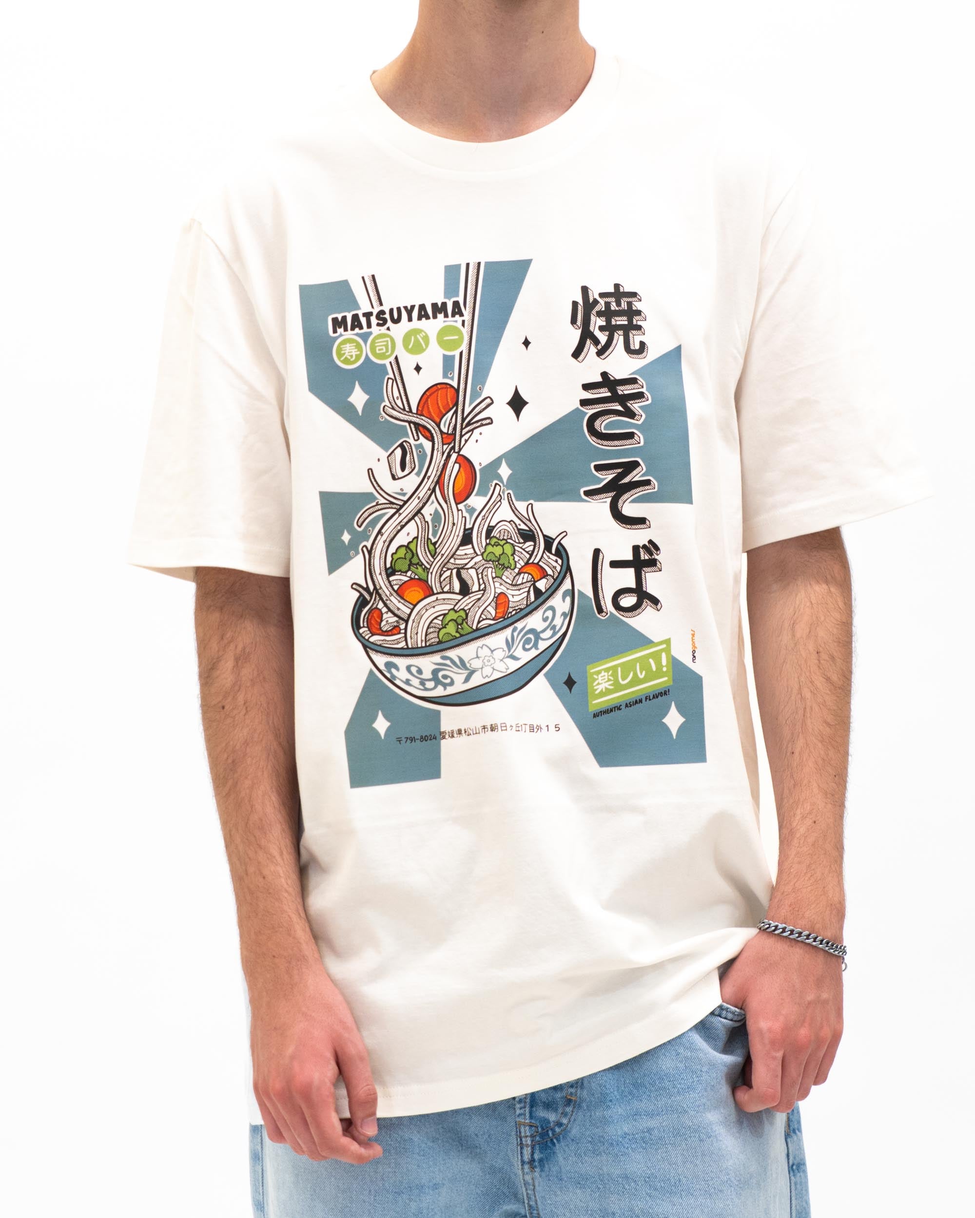 T-shirt Noodles Forever de couleur Blanc cassé par Rafa Gomes