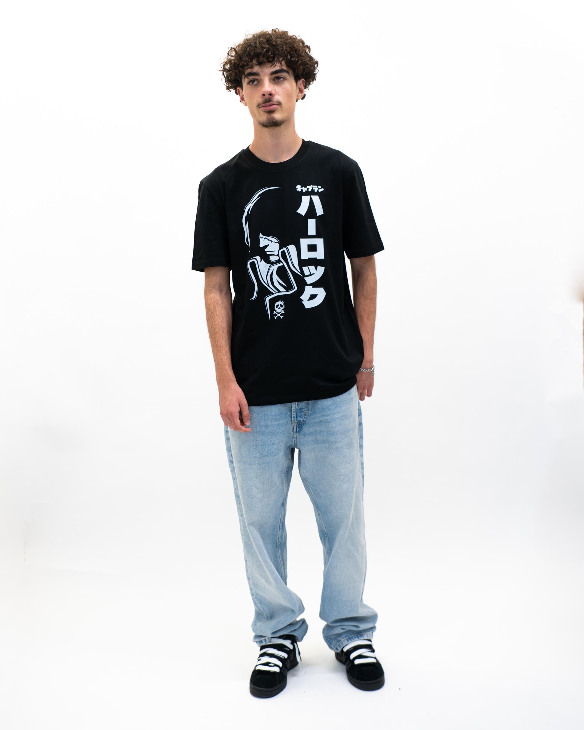 T-shirt Harlock de couleur Noir par yexart