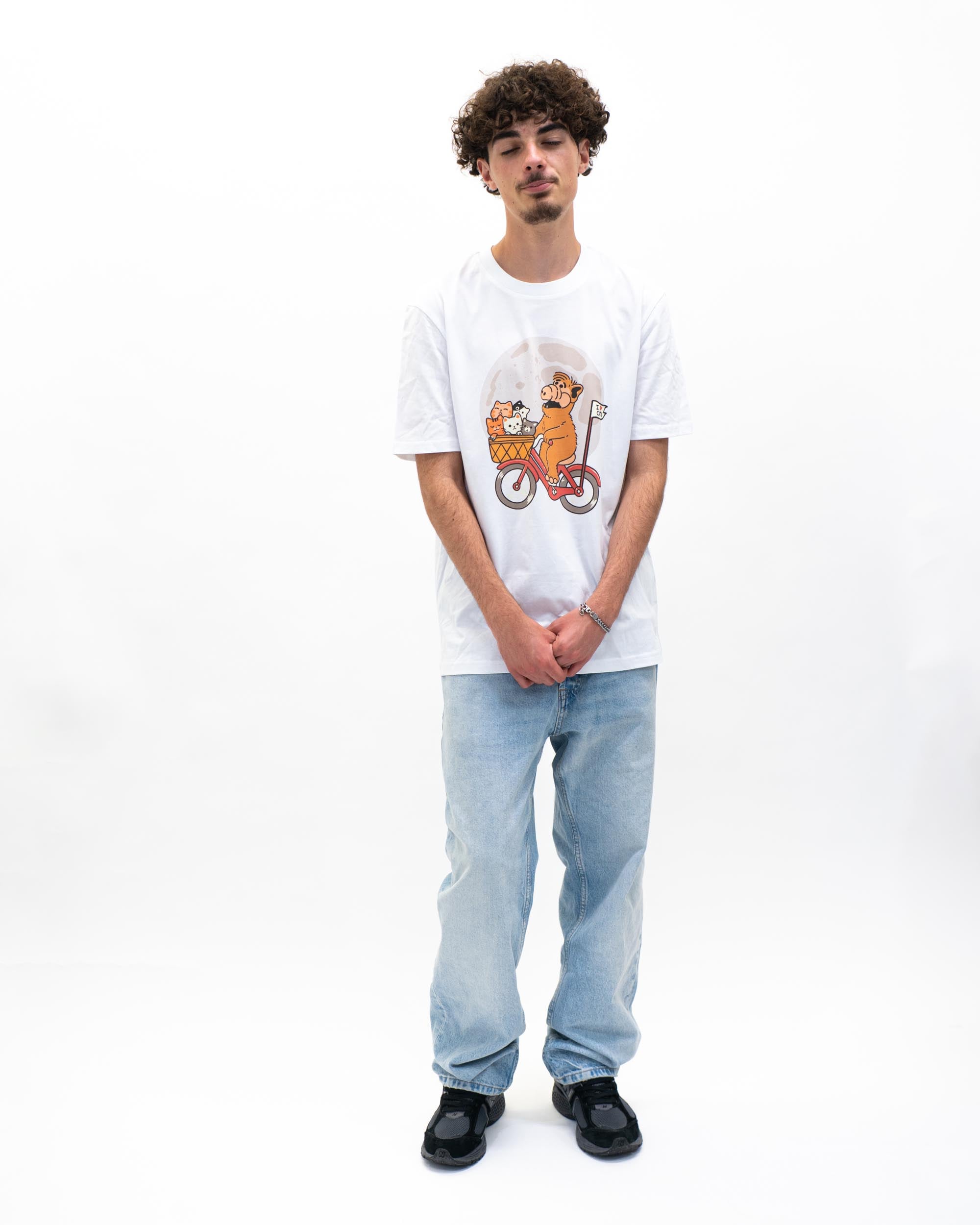T-shirt Alf, Cats & The Moon de couleur Blanc par ppmid