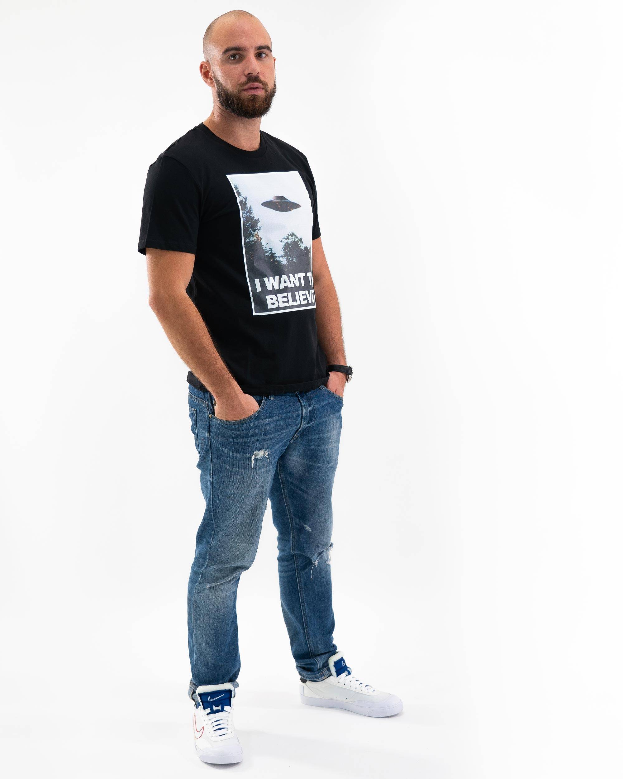 T-shirt I Want To Believe (En Promo) de couleur Noir