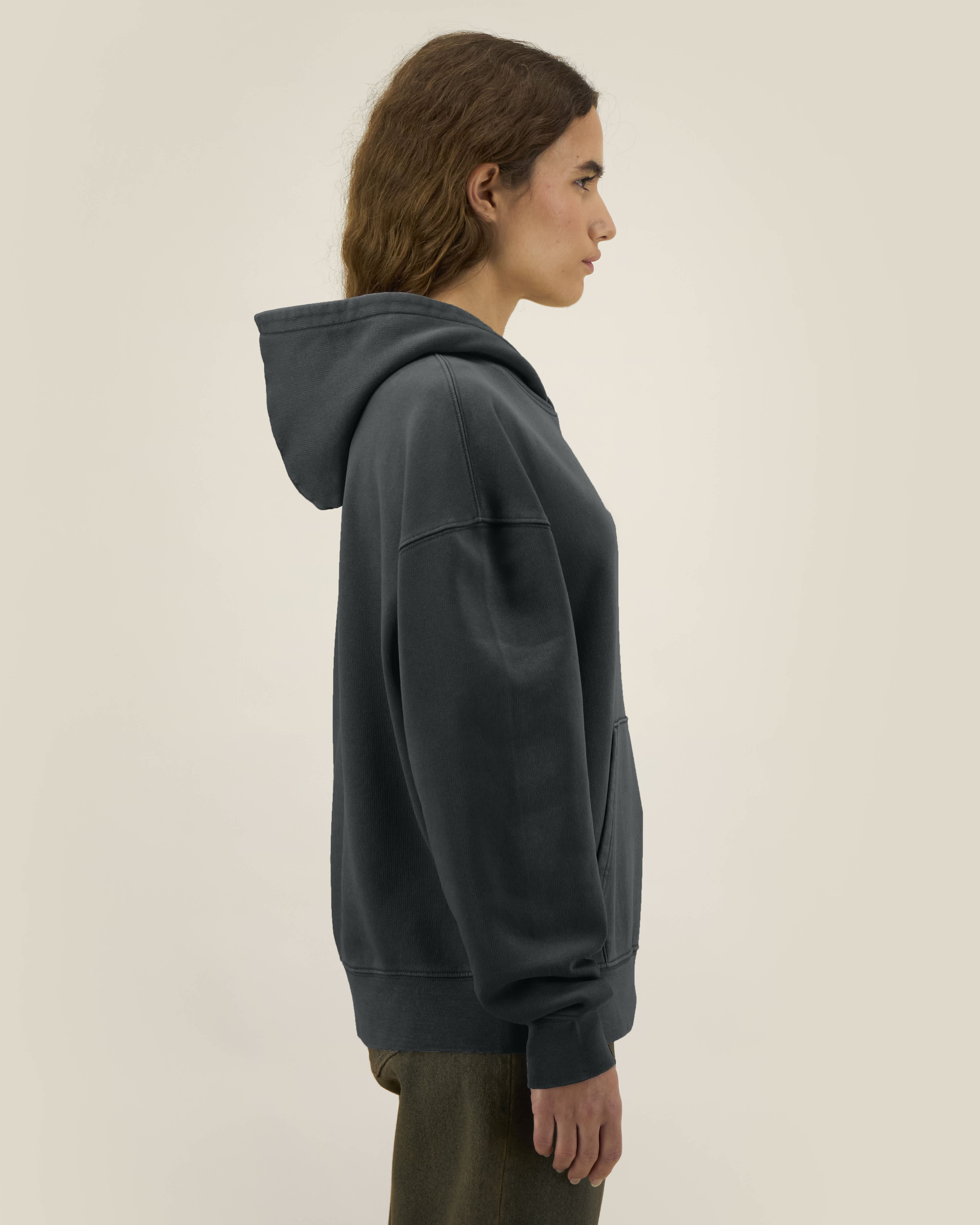 Hoodie Chaser Vintage de couleur G. Dyed Black Rock - C140 de la marque Stanley/Stella